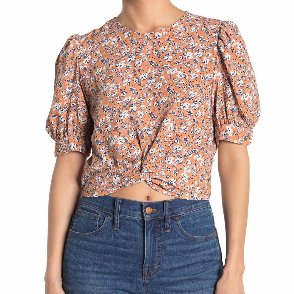 NWT Cute floral twist front Crop Top